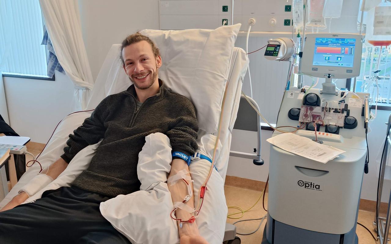 De stamcellen van redacteur Martijn worden geoogst. De stamcellen van redacteur Martijn worden geoogst.