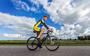 'Met de blik op oneindig' fietst Kees Stavenuiter uit Andijk gemiddeld drie keer per week een ronde om het IJsselmeer. Hier passeert hij Workum. 
