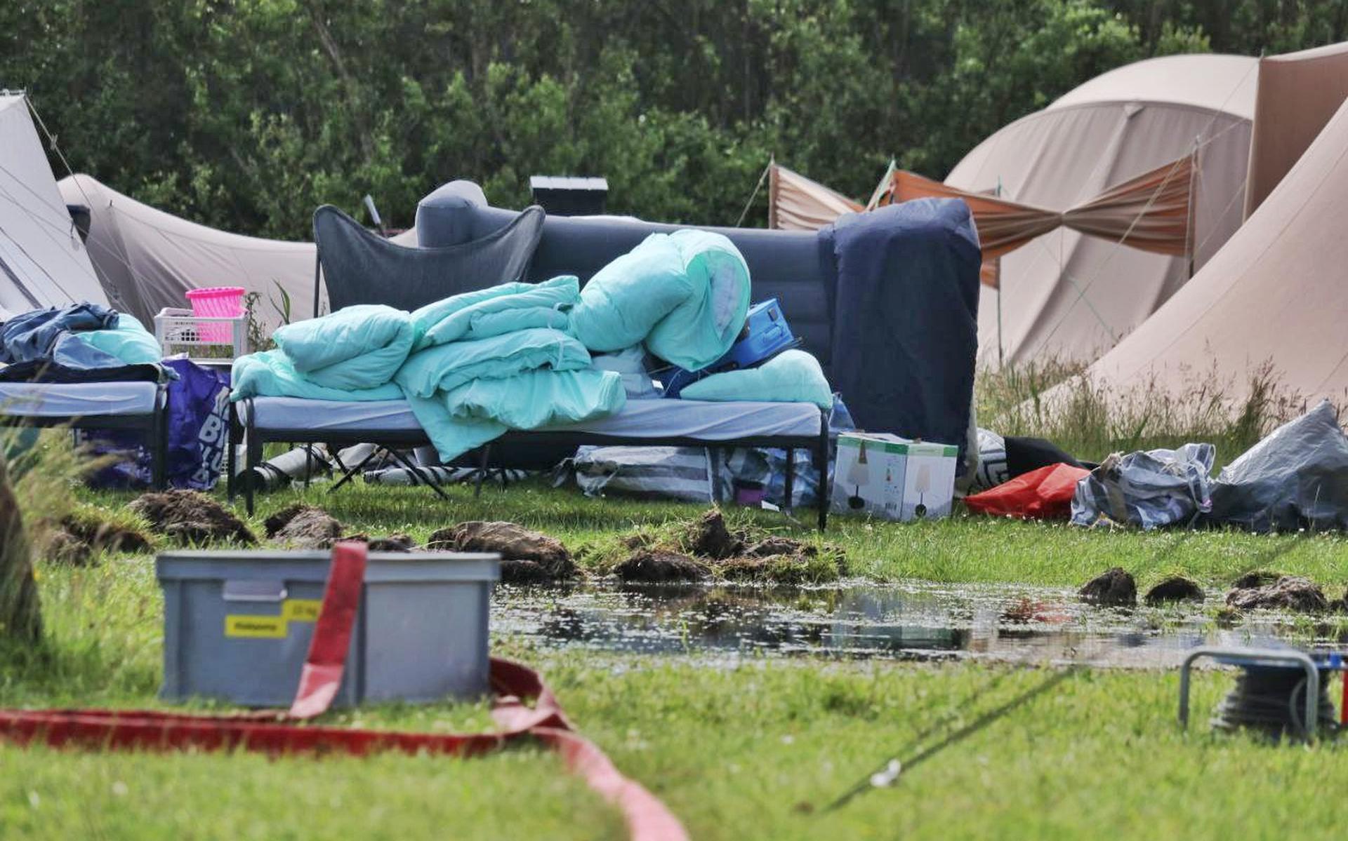 Commissie zijde interieur Nieuws uit Friesland van 19 en 20 juni | Tientallen tenten blank op  Vlieland, fietser raakt zwaargewond bij aanrijding bij Tytsjerk -  Leeuwarder Courant
