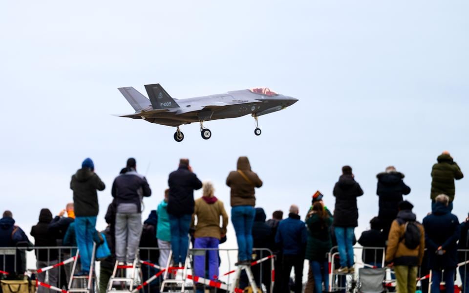 Een F-35 op Vliegbasis Leeuwarden tijdens NAVO-vliegoefening Ramstein Flag.