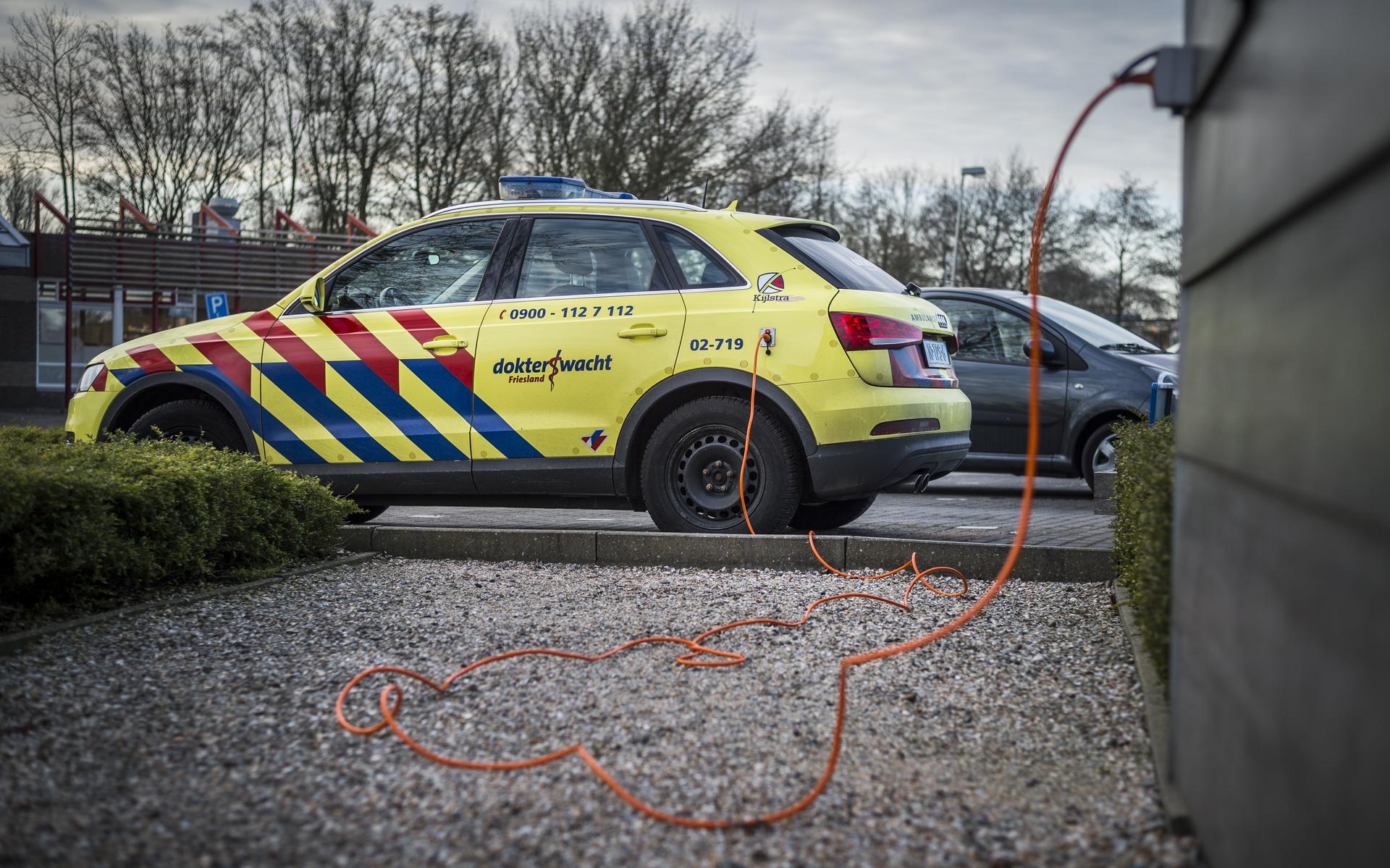 Dokterswacht Friesland start campagne om aantal telefoontjes te verminderen: 'Kan het wachten?' - Le