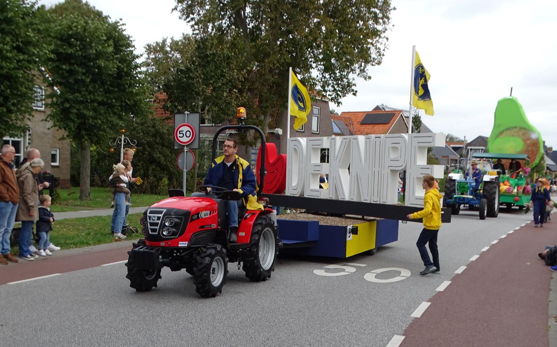 Allegorische optocht in de Knipe wederom in trek. Bekijk hier meerdere fraaie foto's