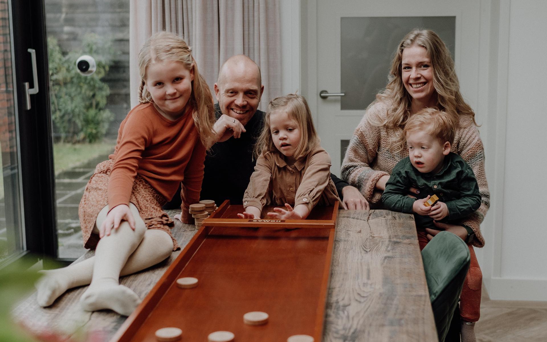 Sanne en Hein de Haan uit Leeuwarden stoppen zoveel mogelijk liefde in de  dagen van hun doodzieke zoontje Jelte: 'Dit hadden we nooit aan zien komen'  - Leeuwarder Courant