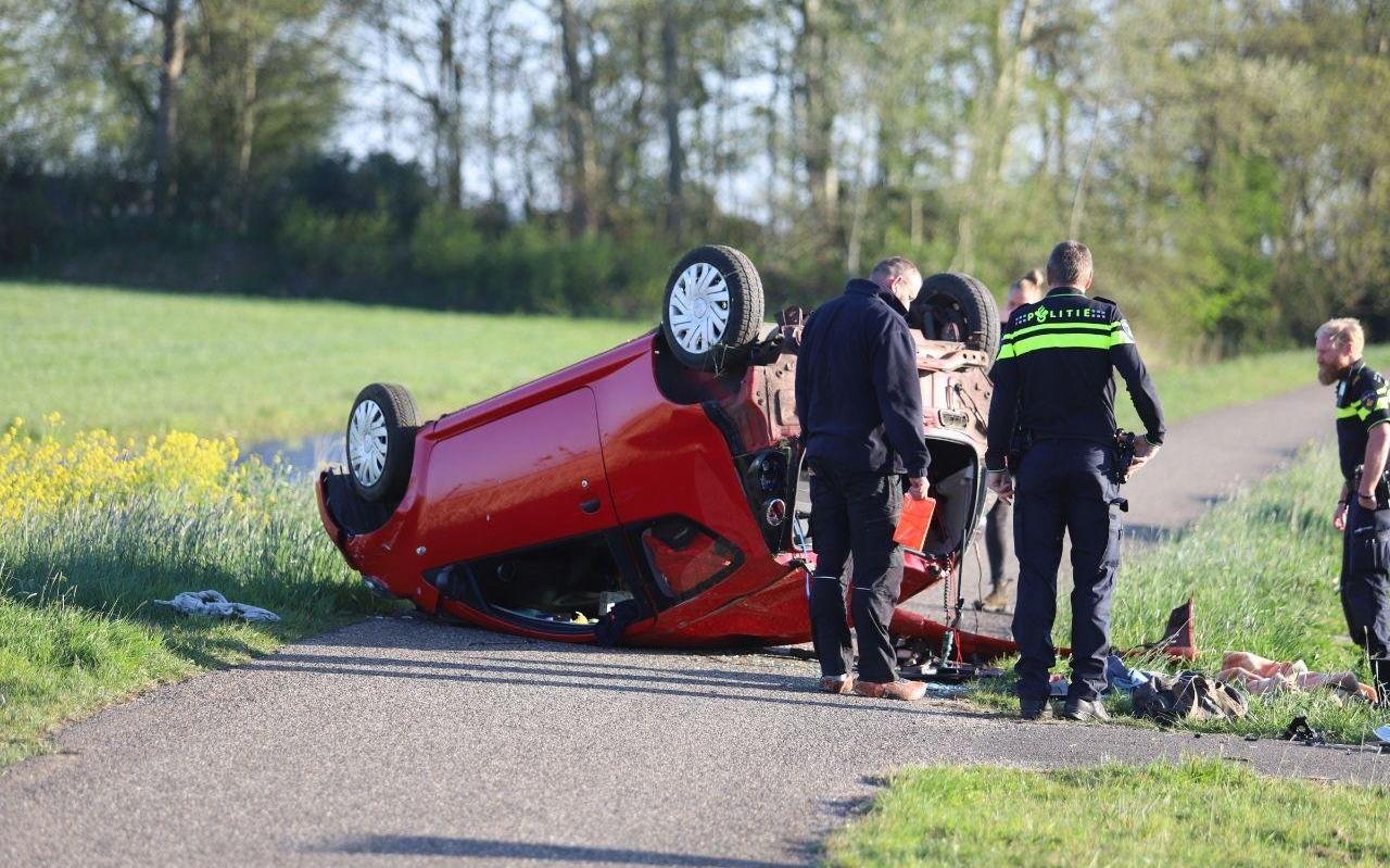 Bestuurster belandt op de kop op Beetsterdyk Aldeboarn