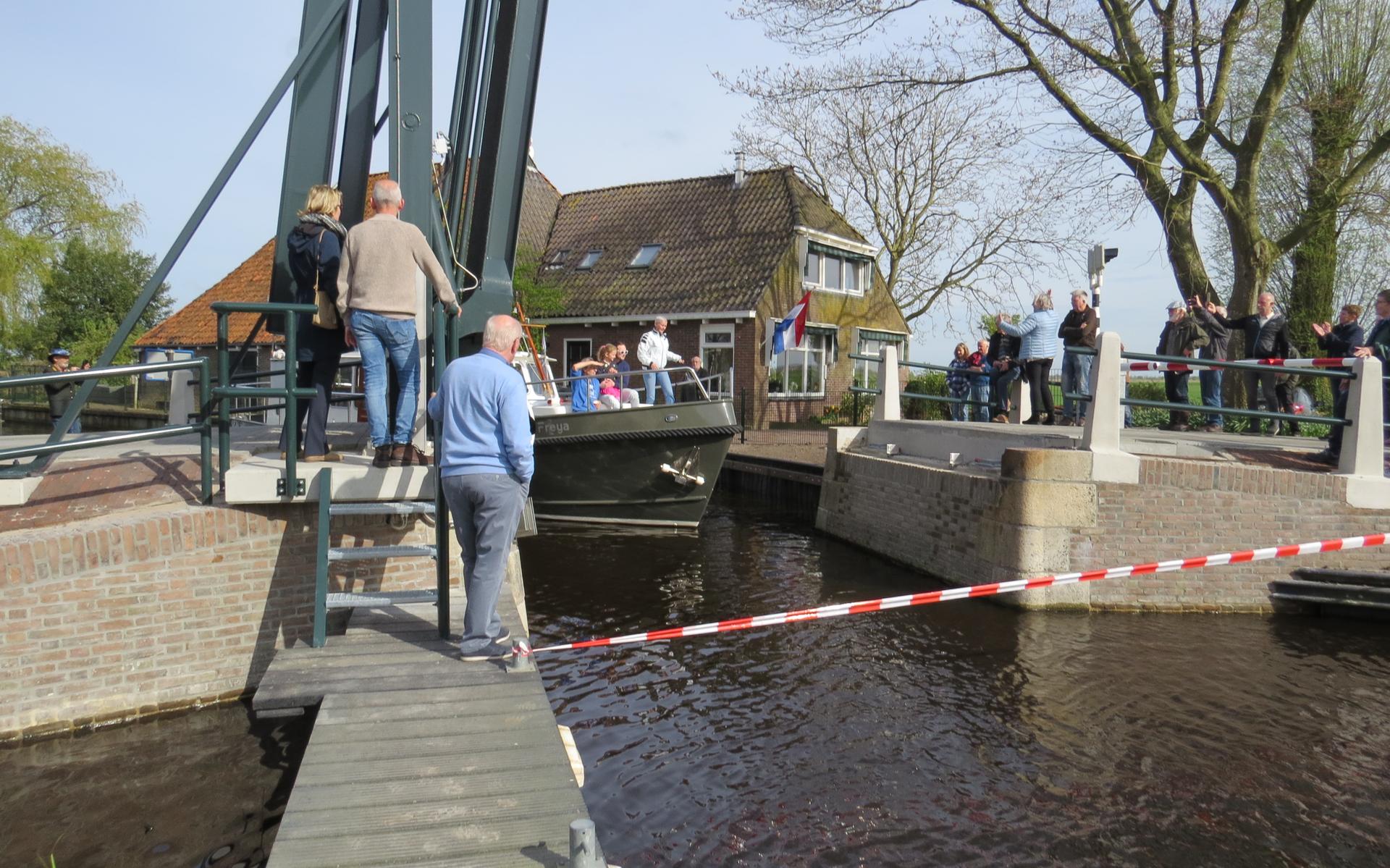 Nieuwe brug Terkaple hoger en gemakkelijker te bedienen - Leeuwarder