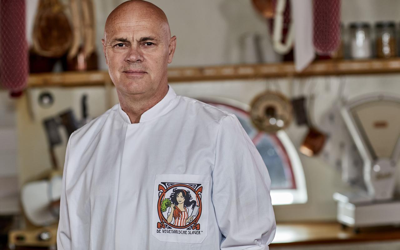 Jaap Korteweg is de oprichter van De Vegetarische Slager en richt zich nu op de productie van melk uit gras. Jaap Korteweg is de oprichter van De Vegetarische Slager en richt zich nu op de productie van melk uit gras.