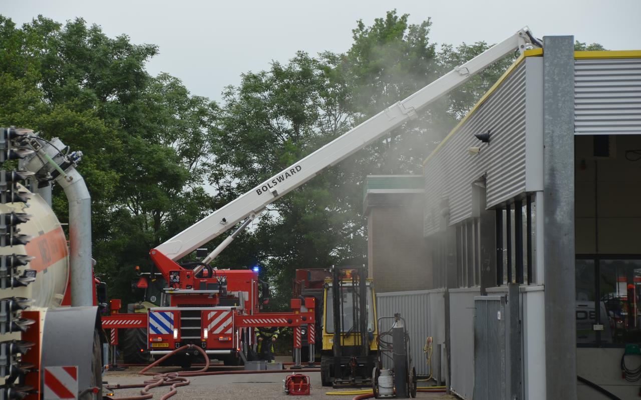 Eigenaar Bos Mechanisatie in Easterein na brand: 'Er is ons een bespaard gebleven' - Leeuwarder Courant