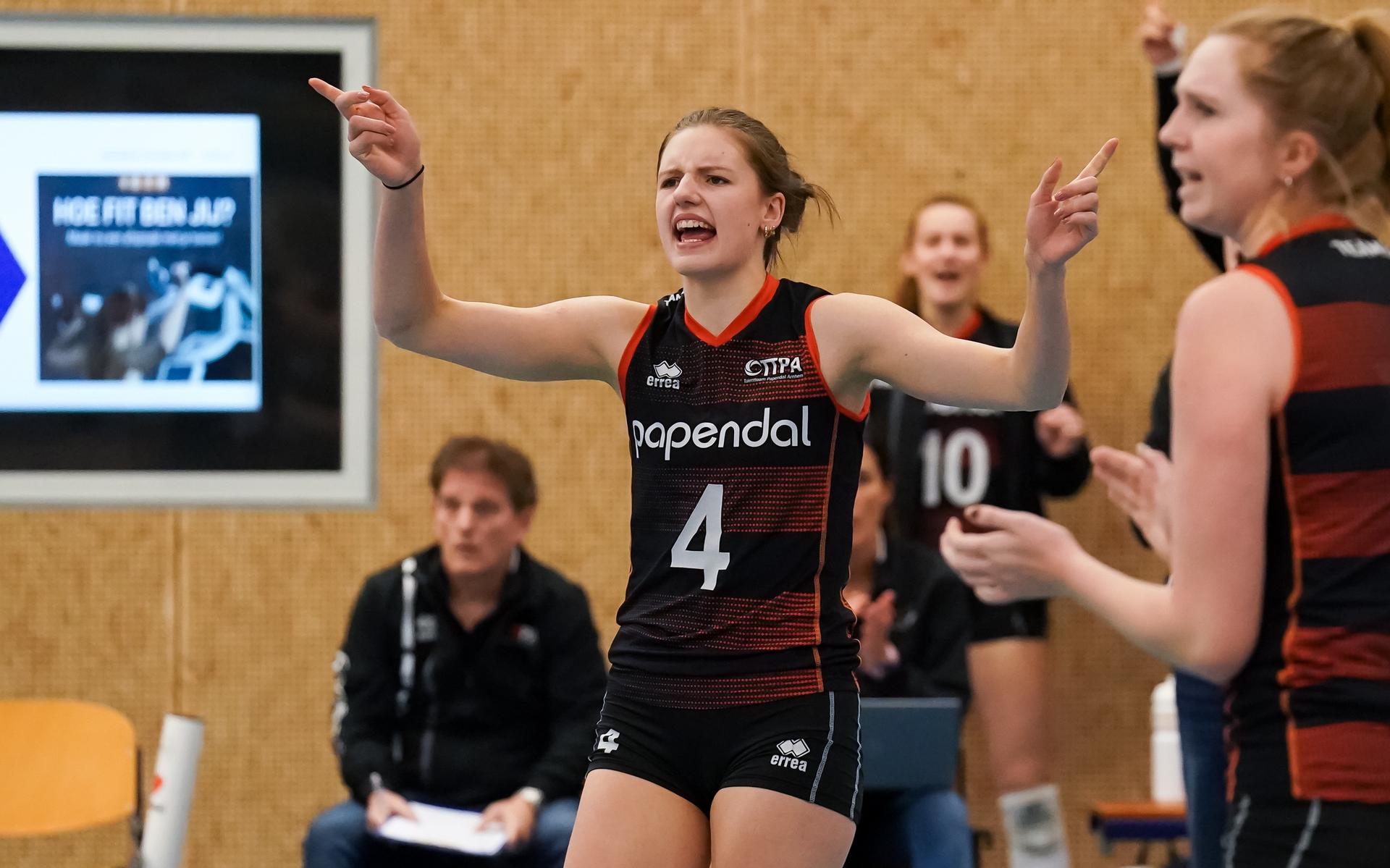 Bondscoach Avital Selinger wierp hengel uit in Sneker kweekvijver, maar geen volleybalster hapte toe