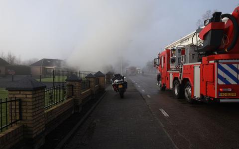 In een woning aan de Rykswei in Kootstertille is woensdagochtend brand ontstaan. De brand zou woeden in het dak. 
