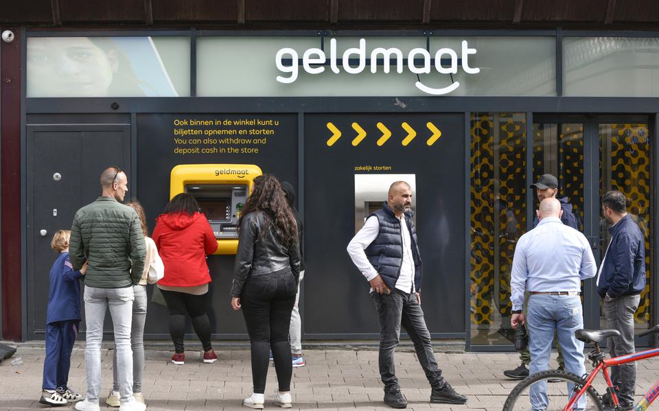 In Rotterdam zit de geldautomaat vaker op loopafstand dan in Friesland. 