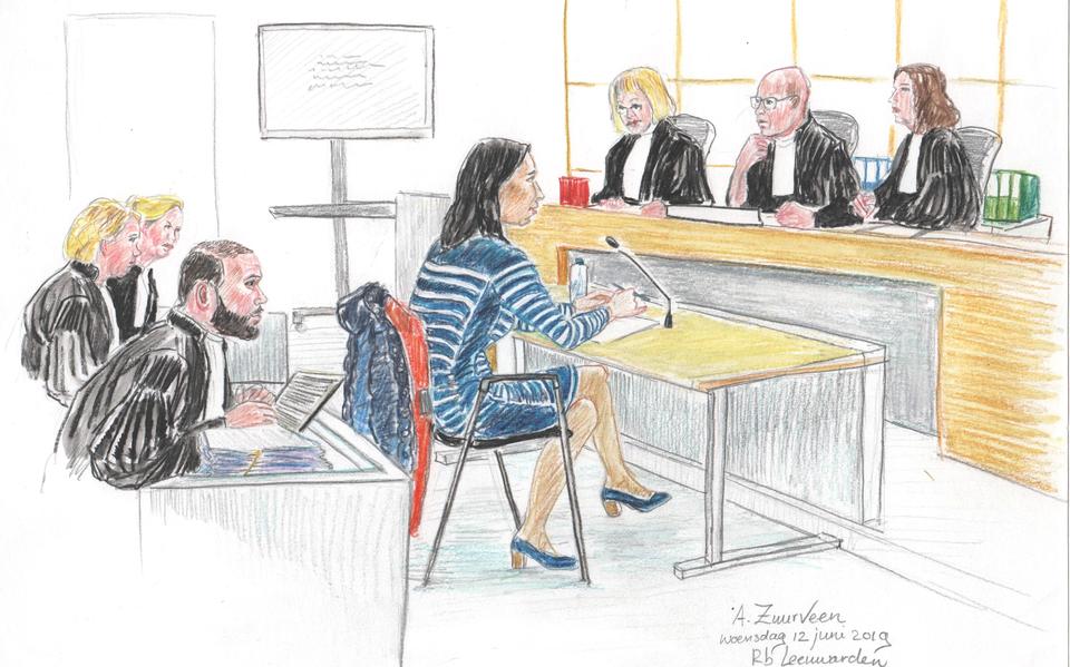 De weduwe van de om het leven gebrachte Tjeerd van Seggeren in de rechtszaal. Tekening: Archief/ Annet zuurveen