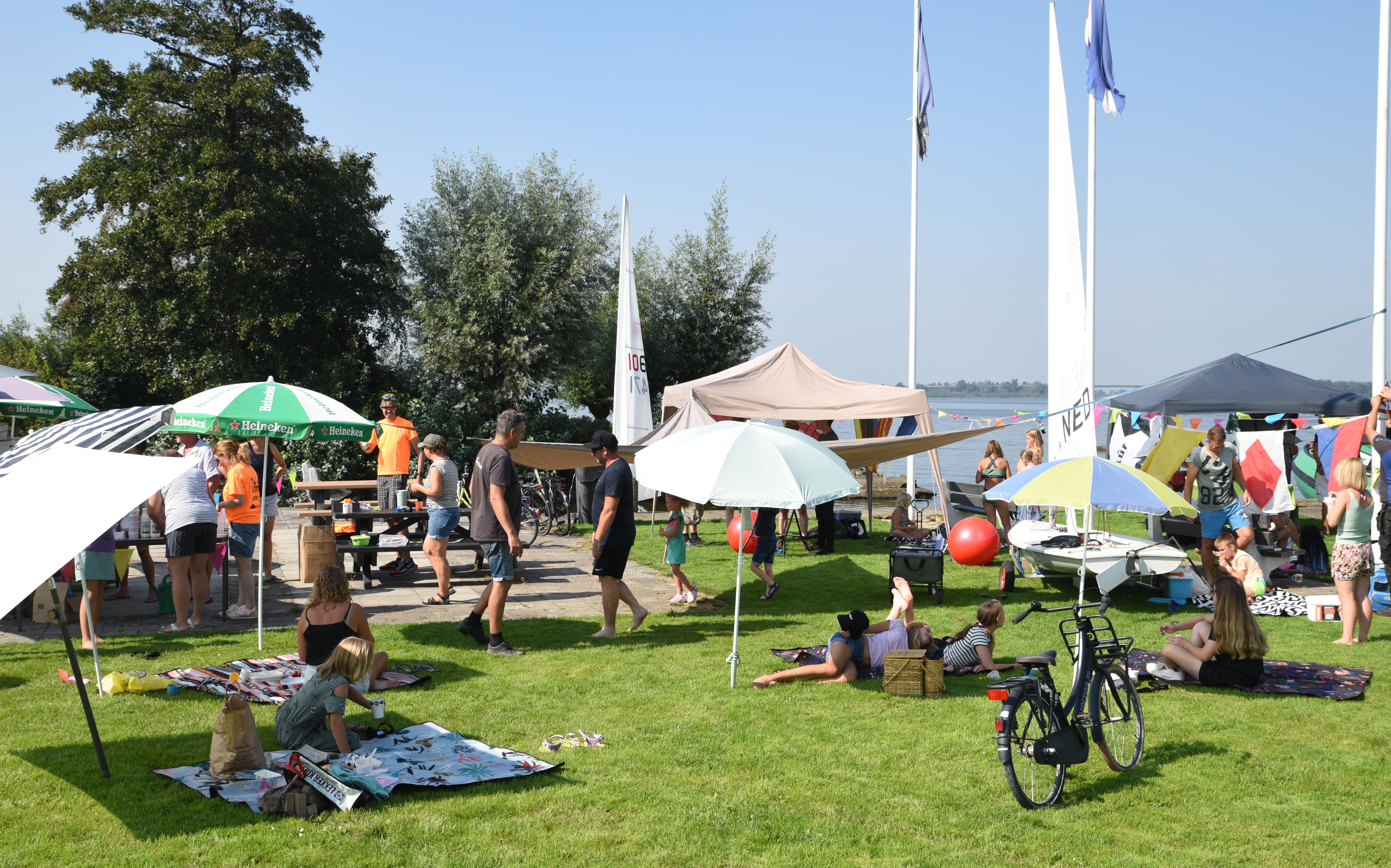 School en winkel dicht. In Oosterzee zoeken ze naar oplossingen om het dorp gezond te houden. 'We he