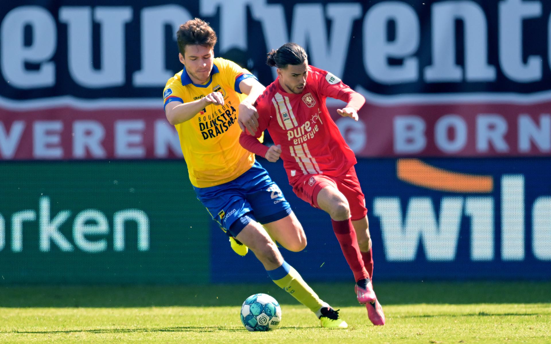 Roberts Uldrikis mocht drie kwartier invallen in de wedstrijd tussen FC Twente en SC Cambuur.