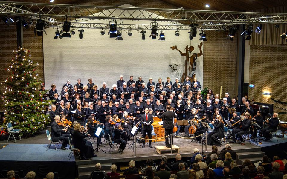 De vocalisten en musici tijdens het oratorium.