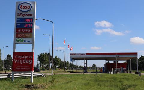 Het Esso-tankstation aan de Groningerstraatweg in Leeuwarden. FOTO LC