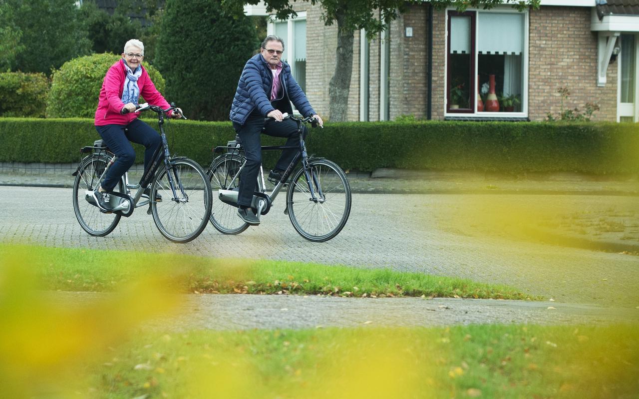 Tjibbe en Afie Raap uit Damwâld zijn testfietsers voor de Doortraproutes. FOTO MARCEL VAN KAMMEN Tjibbe en Afie Raap uit Damwâld zijn testfietsers voor de Doortraproutes. FOTO MARCEL VAN KAMMEN