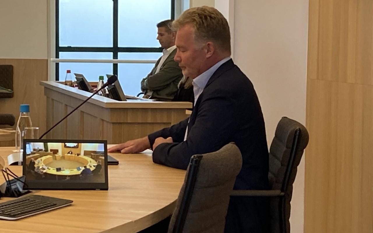 Gemeentesecretaris Pieter Zondervan van Súdwest-Fryslân tijdens het openbare verhoor van de raadsenquête over Empatec Gemeentesecretaris Pieter Zondervan van Súdwest-Fryslân tijdens het openbare verhoor van de raadsenquête over Empatec
