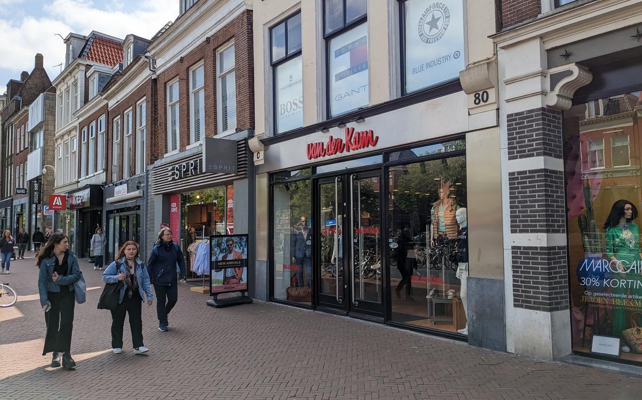 De kledingzaak van Van der Kam Mode aan de Nieuwestad in Leeuwarden. Foto: LC