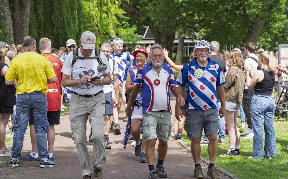 Finish van de elfstedenwandeltocht bij de Harmonie in Leeuwarden.