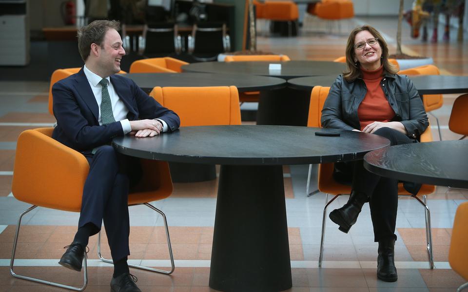 De twee Friese Kamerleden Harry van der Molen en Aukje de Vries.
