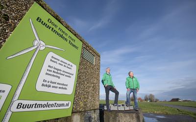 Aart Dijkstra en Govert Geldof, pleitbezorgers van een nieuwe dorpsmolen, in Tzum. 