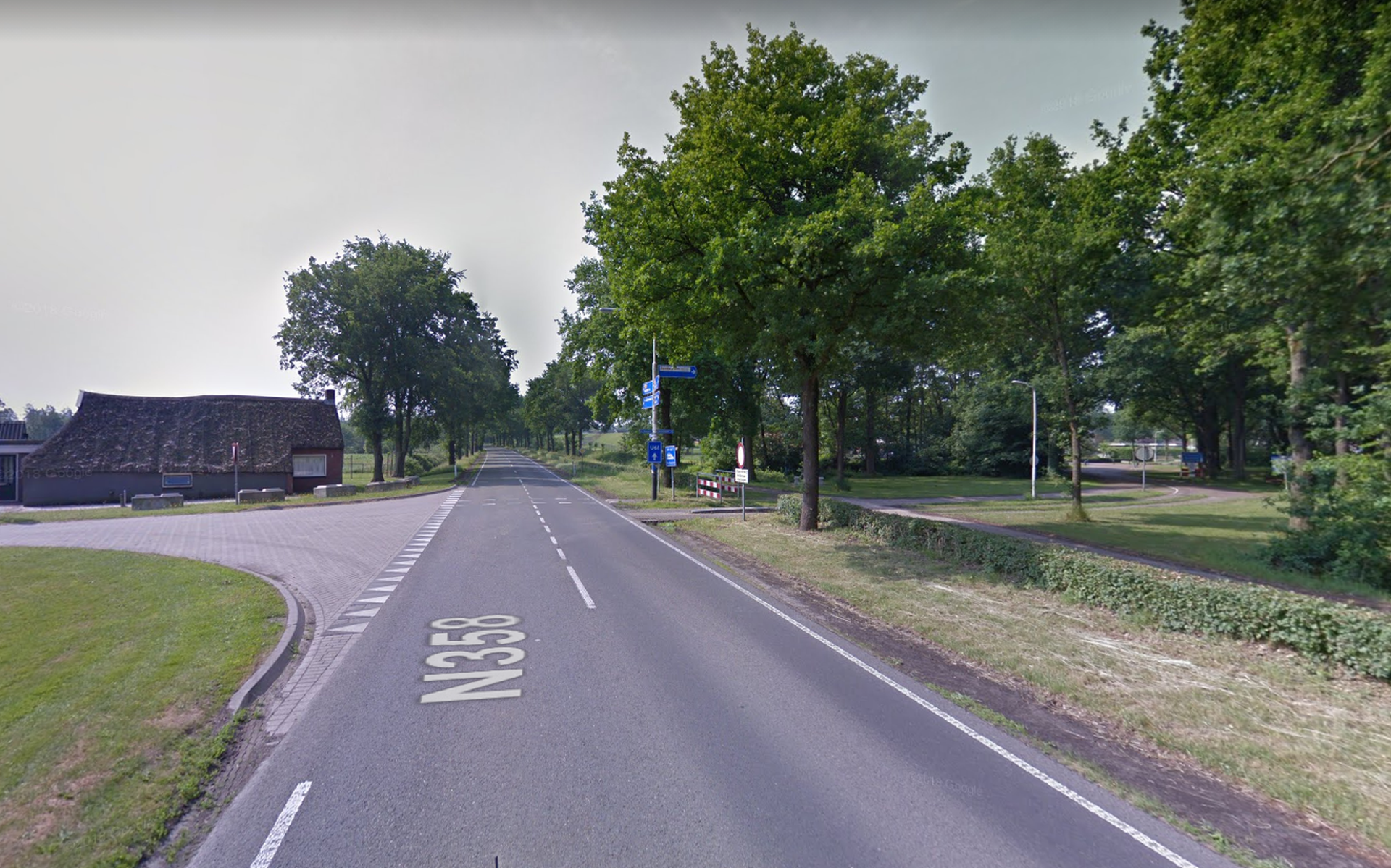 Bomen langs Uterwei (N358) tussen Augustinusga en Koartwâld gekapt om weg aan te kunnen pakken - Lee