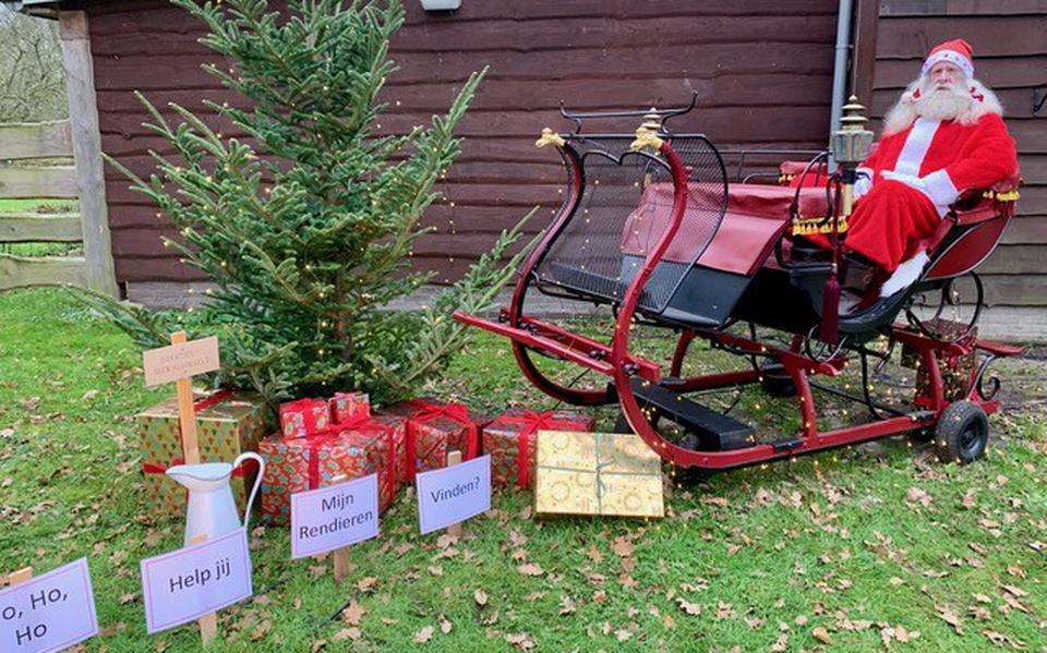 De kerstman was op zoek naar zijn rendieren.