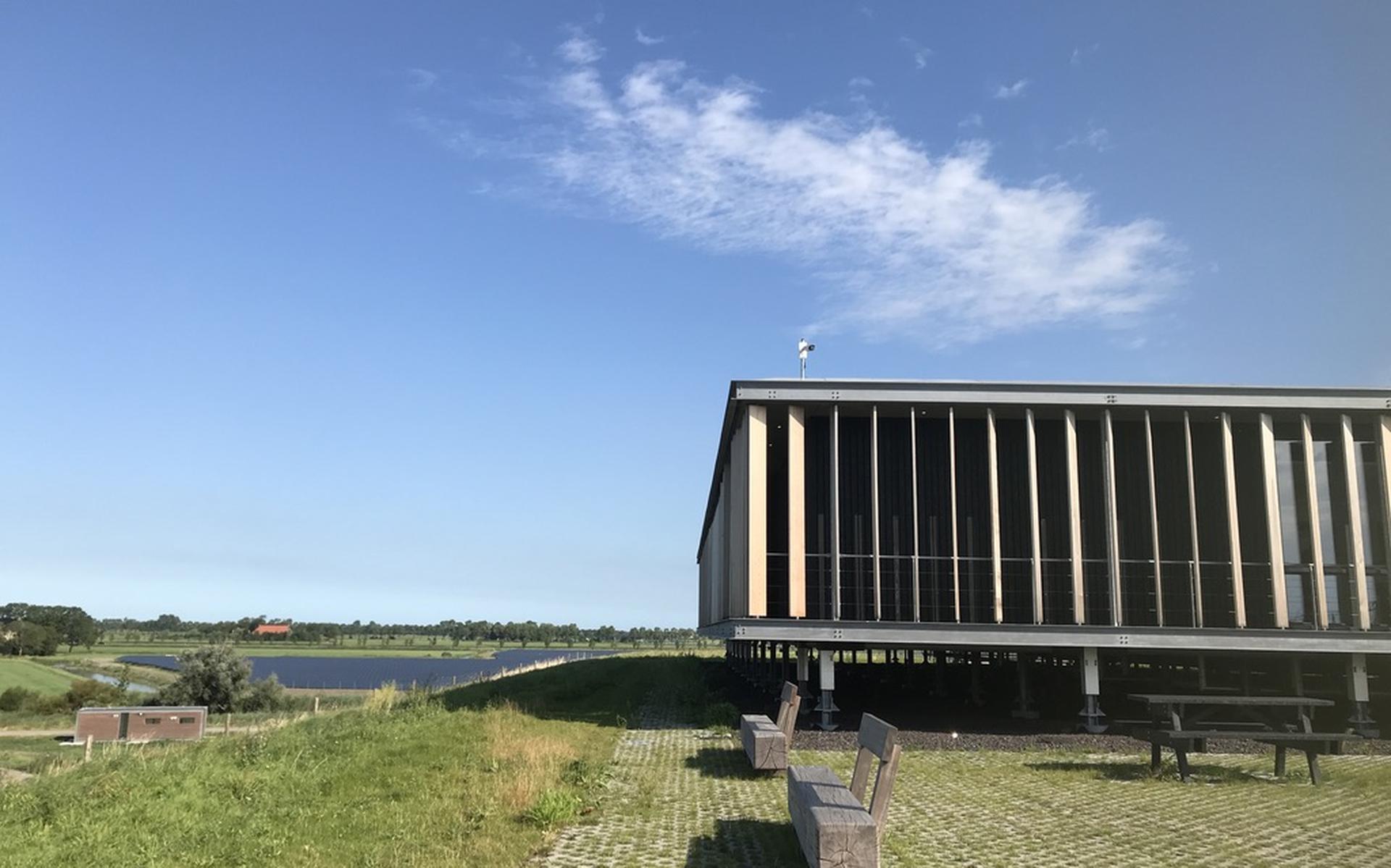 De Energiecampus Leeuwarden, gelegen bovenop de voormalige vuilstort Schenkenschans.