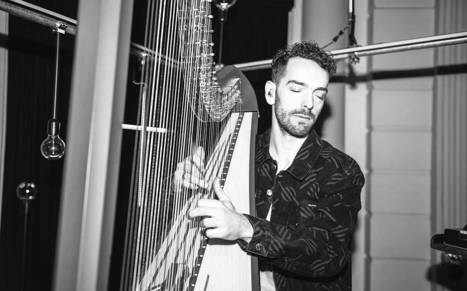 Harpist Remy van Kesteren: ,,De enige oplossing is dat je in geen enkel hokje meer past en daar ben ik nu wel aardig mee bezig!''