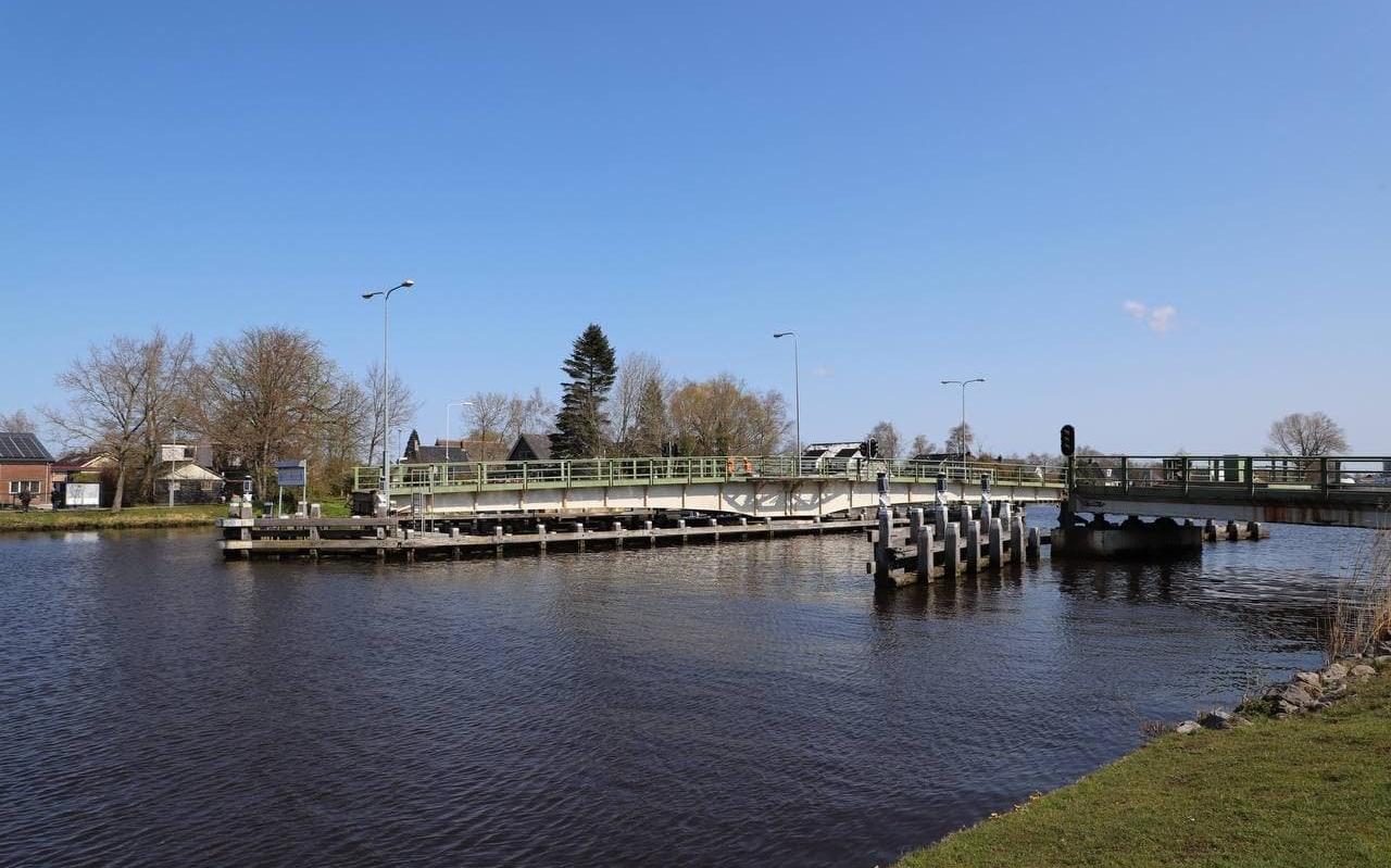 Brug Skûlenboarch tussen Eastermar en Jistrum weer open na storing - Leeuwarder Courant