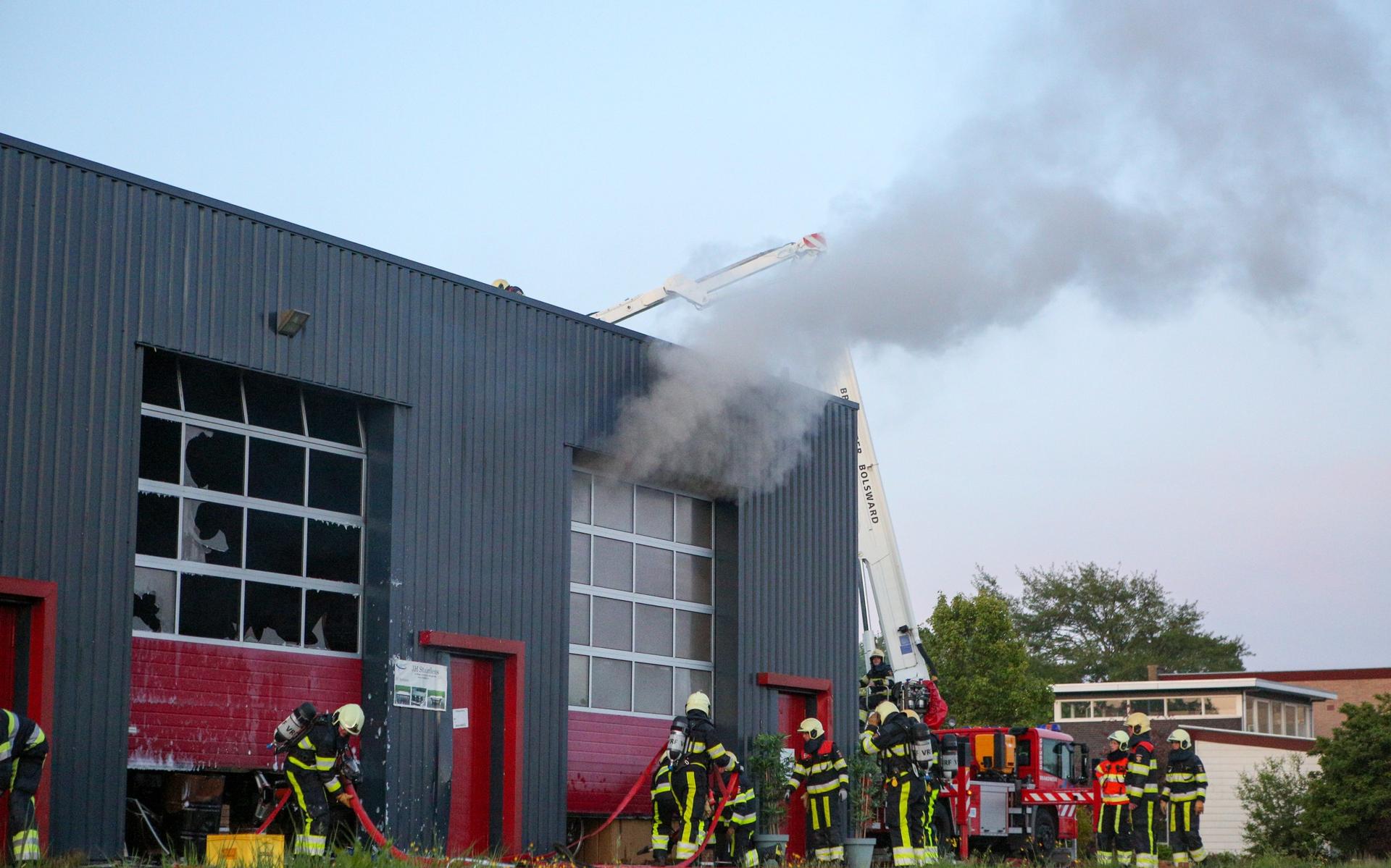 Brand in bedrijfspand Witmarsum - Leeuwarder Courant