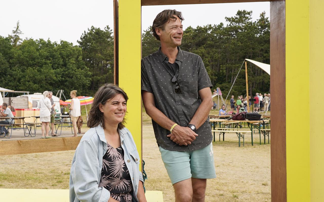 Sabine Pater en Siart Smit op 'festivaloord' De Luwte. Sabine Pater en Siart Smit op 'festivaloord' De Luwte.