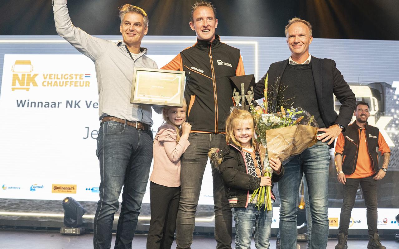 In  het midden: Jelmer Stoker, winnaar Veiligste Chauffeur van Nederland 2022. 