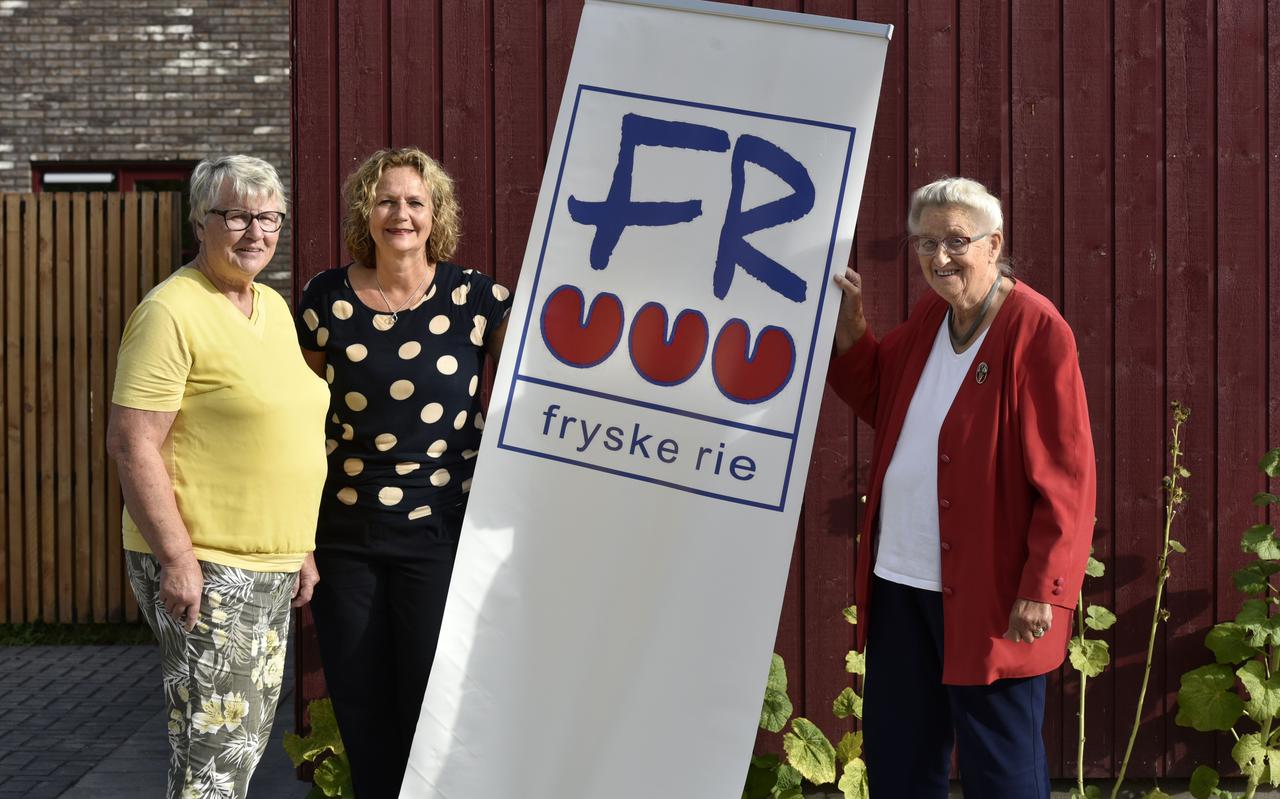 V.l.n.r.: Akkie Lindeboom, Saapke Miedema en Baukje Bosscha van de Fryske Rie.