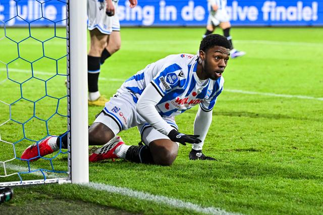 Amourricho van Axel Dongen heeft zijn laatste duel voor SC Heerenveen gespeeld: ‘Echt heel treurig’