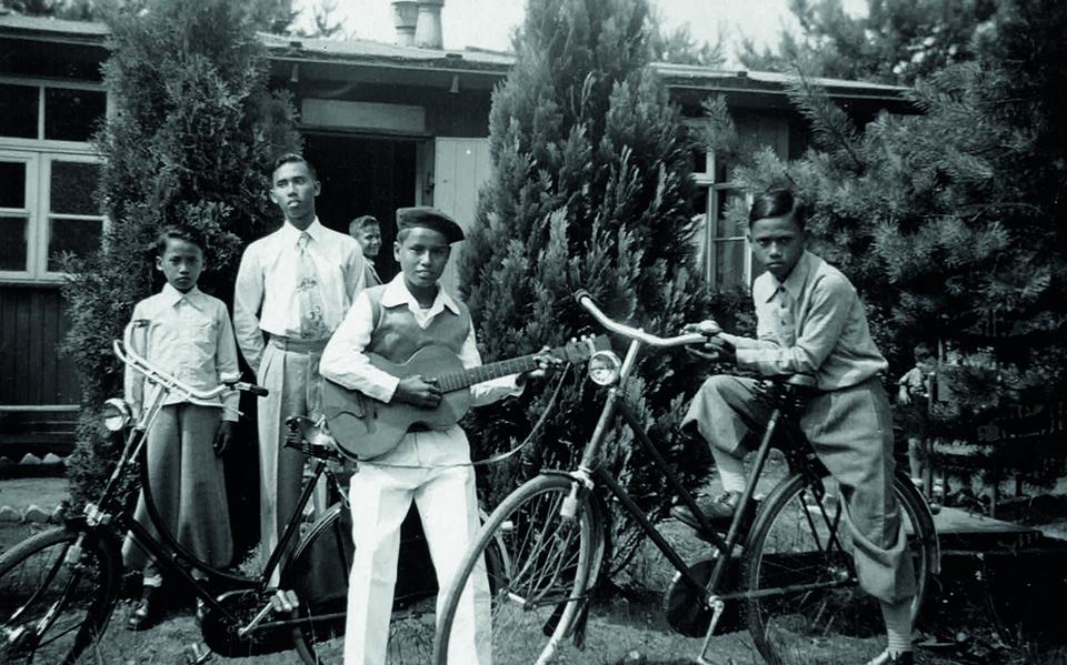Vroegere bewoners van kamp Ybenhaer in Fochteloo.