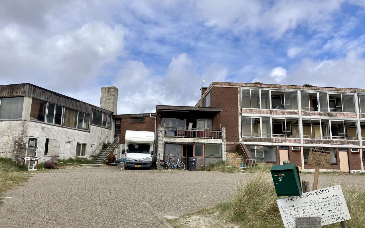 Hotel 't Punthoofd in Formerum aan Zee fungeert tijdelijk als anti-kraakpand. 
