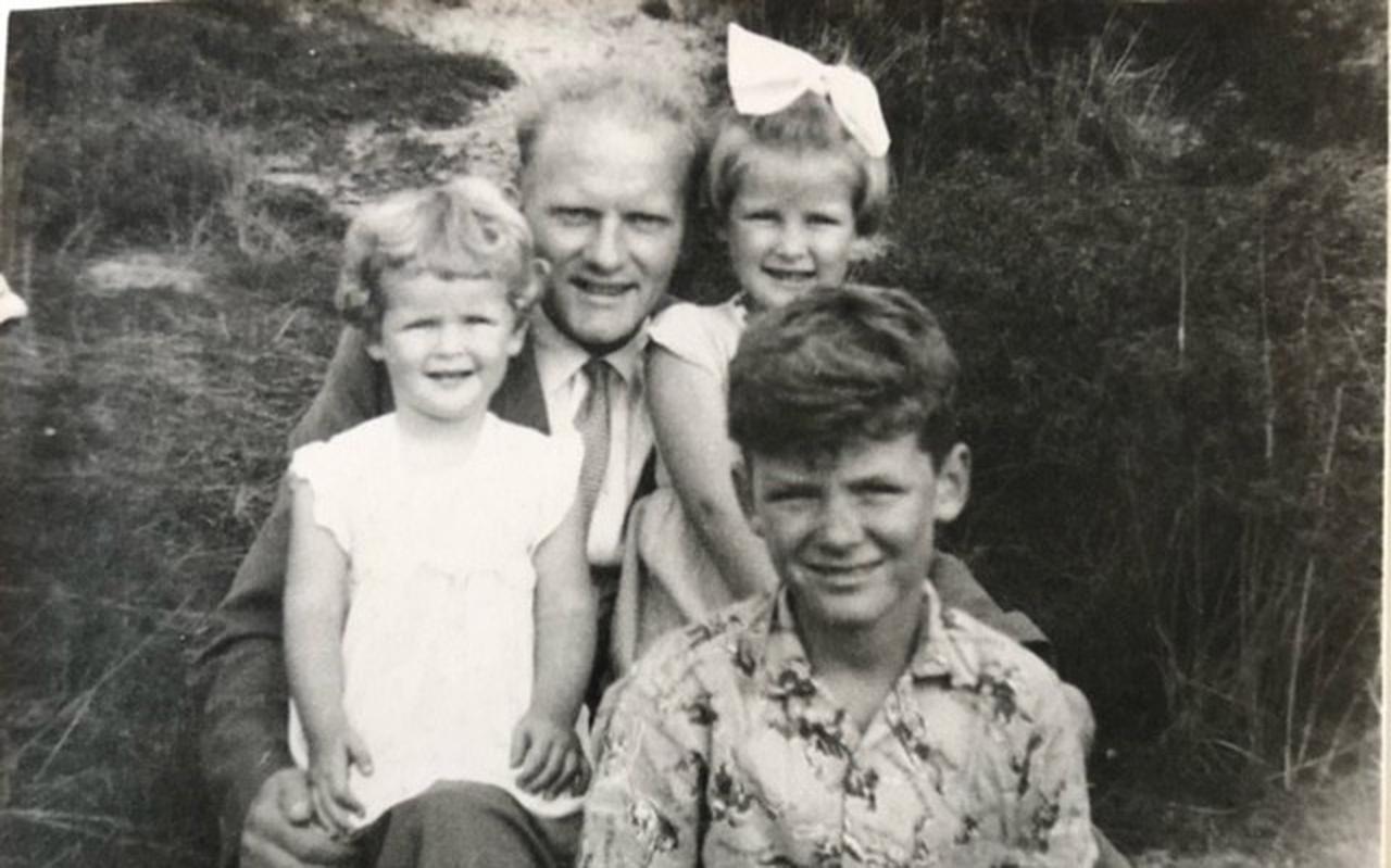 Wim de Boer met zijn drie kinderen.