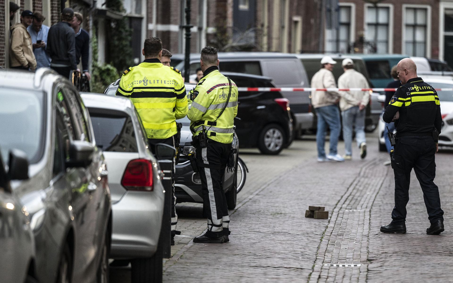 Onderzoek op het Herenwaltje vanwege een mogelijke schietpartij in het centrum van Leeuwarden.