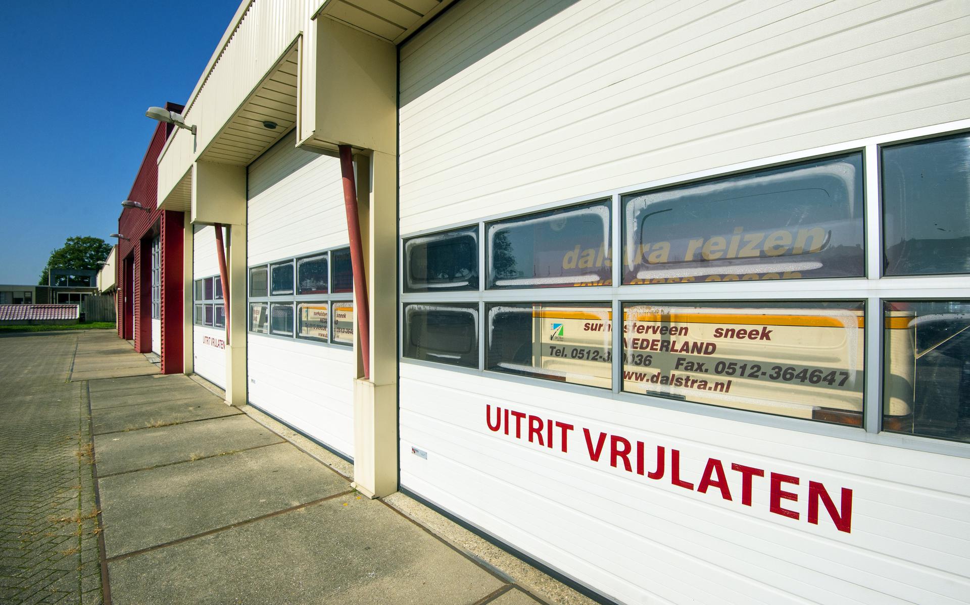 Drie bedrijven in de touringcarbranche hebben ook belangstelling voor een overname van het failliete Dalstra Reizen in Surhuisterveen.
