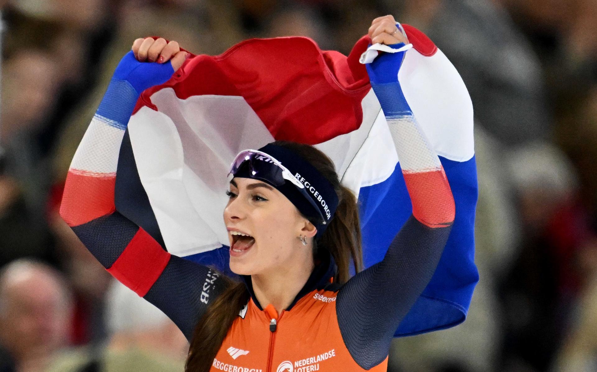 Eindelijk valt alles een keer goed voor Femke Kok. Schaatsster uit Nij Beets kroont zich als eerste 