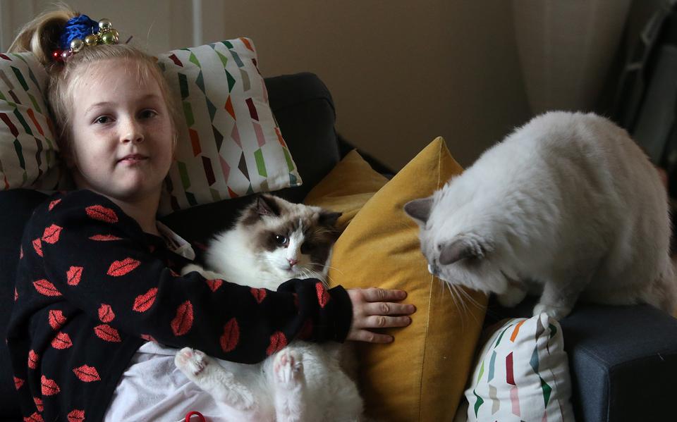 De tienjarige Luna uit Leeuwarden is 1 van de 25 patiënten wereldwijd met Noordzeeziekte. 