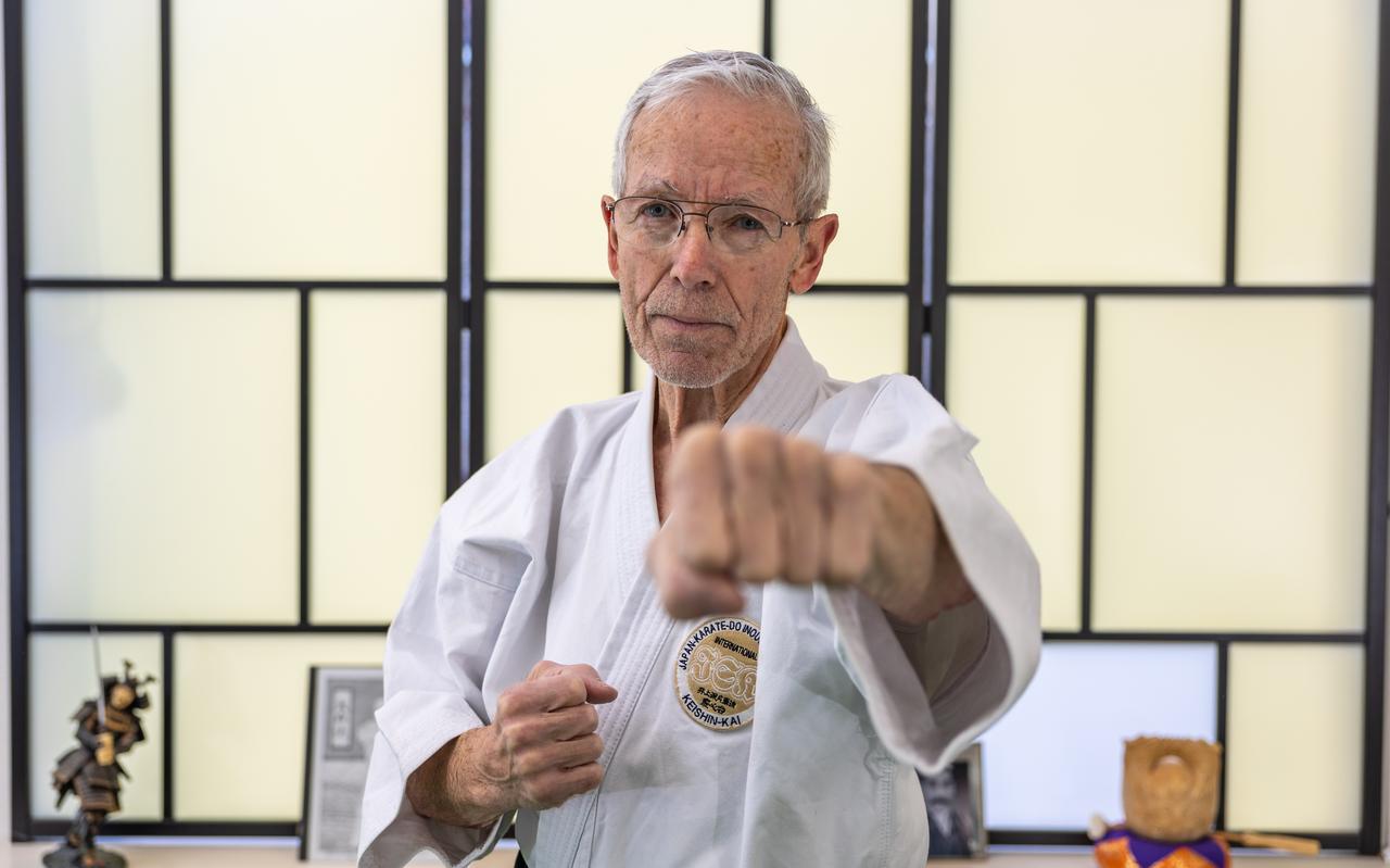 Herman Veltman behaalde als karateka de vijfde dan. Zijn sportieve honger is op 79-jarige leeftijd nog niet gestild. Herman Veltman behaalde als karateka de vijfde dan. Zijn sportieve honger is op 79-jarige leeftijd nog niet gestild.