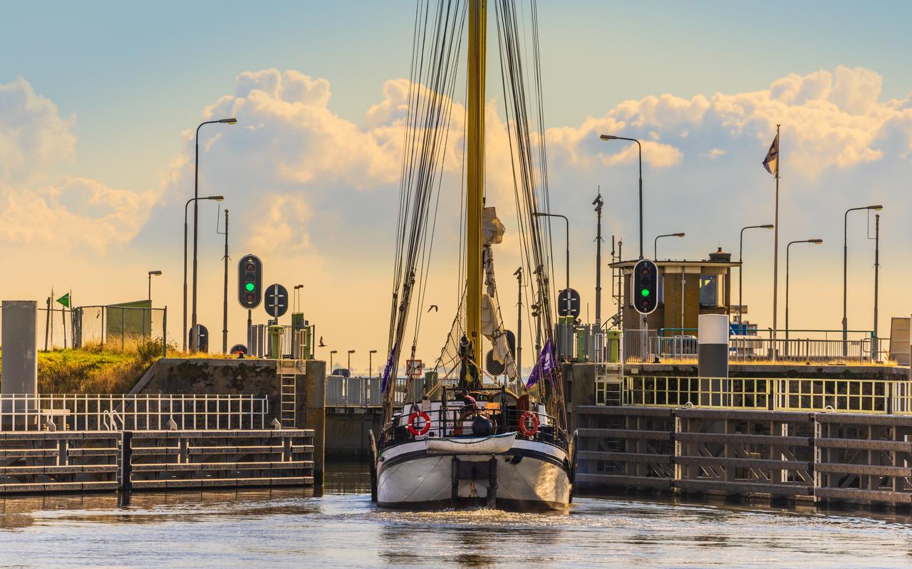 De sluis bij Kornwerderzand. De sluis bij Kornwerderzand.
