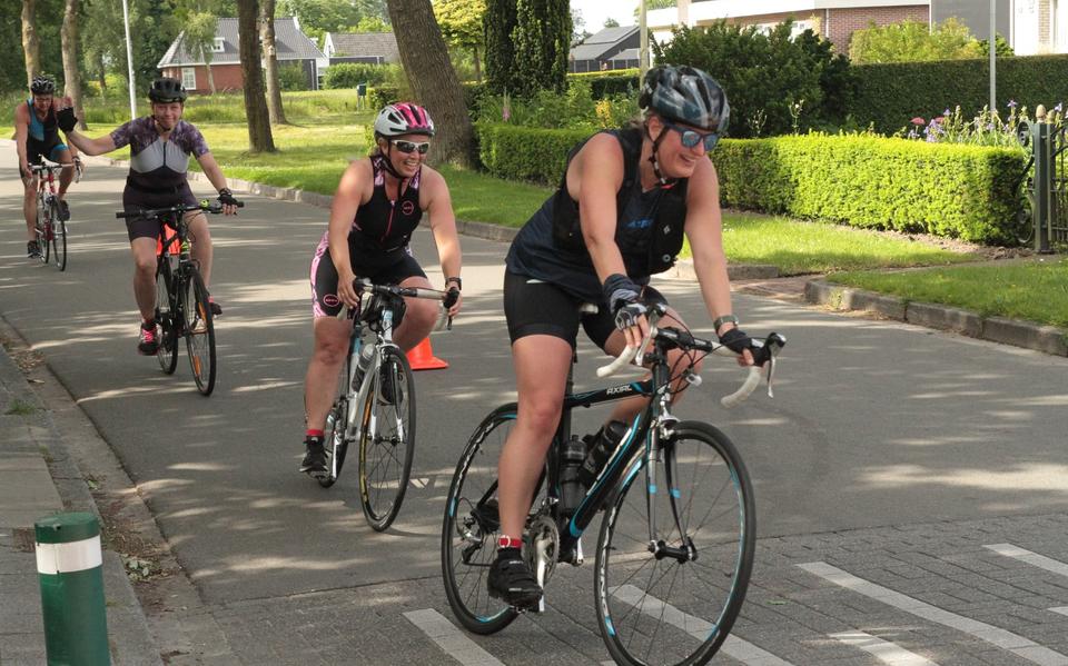 Een van de onderdelen is 30 kilometer fietsen.
