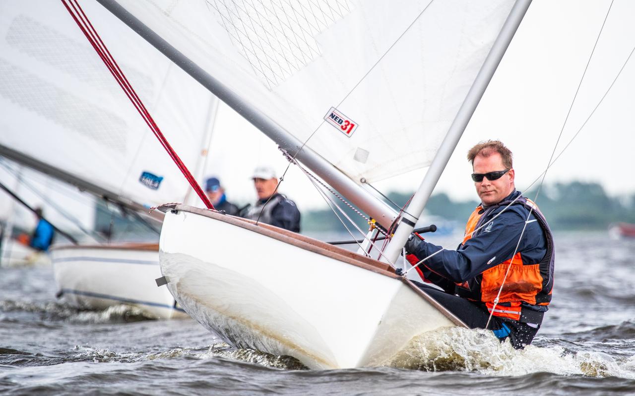 Klaas Weissenbach voert het Olympiajol-veld aan tijdens de Kleine Sneekweek, op de hielen gezeten door Luut de Zee. Klaas Weissenbach voert het Olympiajol-veld aan tijdens de Kleine Sneekweek, op de hielen gezeten door Luut de Zee.