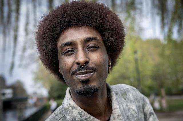 Dj Moxes (32) uit Burgum komt van ver. Nu wil hij op Koningsdag in Dokkum laten zien wat hij waard i