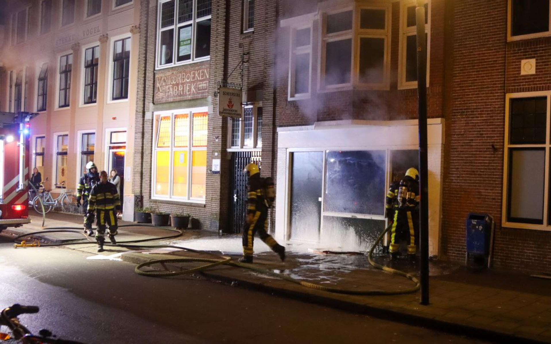 Veel Rook Bij Woningbrand Aan Zuidergrachtswal In Leeuwarden ...