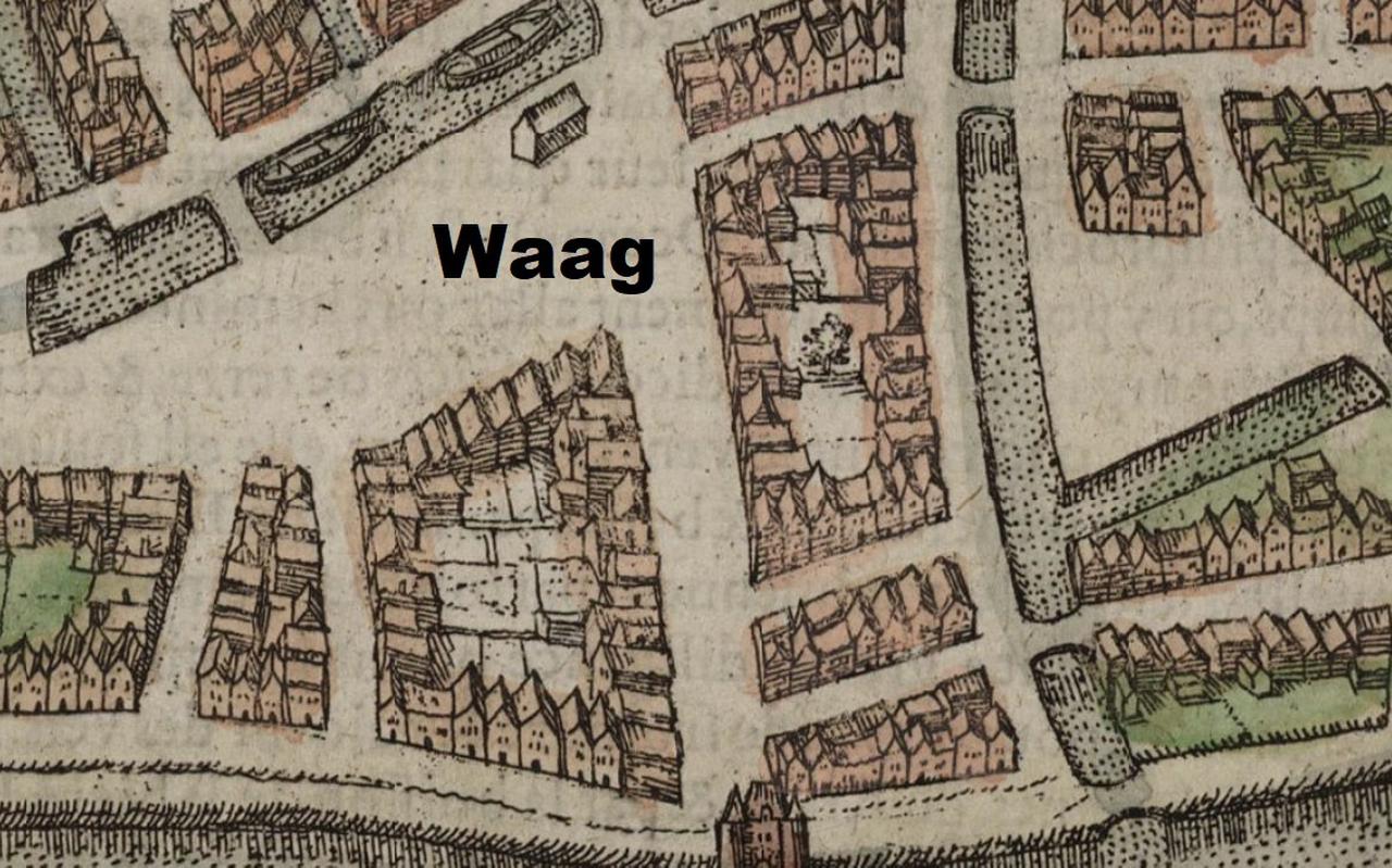 De middeleeuwse Waag op een zestiende-eeuwse kaart van Georg Braun en Frans Hogenberg. Het ging toen om een gebouw op de hoek van de Nieuwestad en Wirdumerdijk.