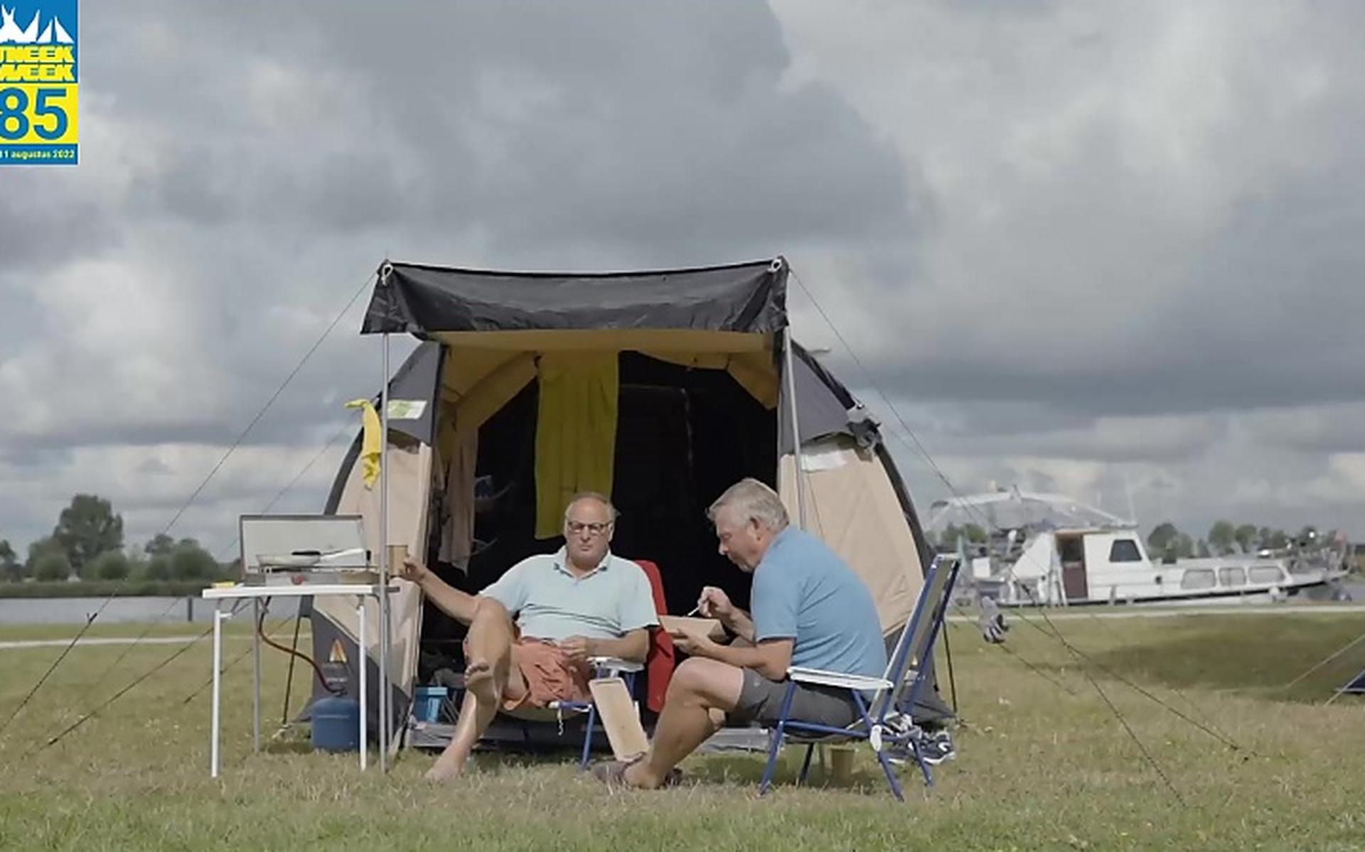 De uitstelvlag gehesen. Bekijk hier het dagverslag van de derde dag op de Sneekweek - Leeuwarder Cou